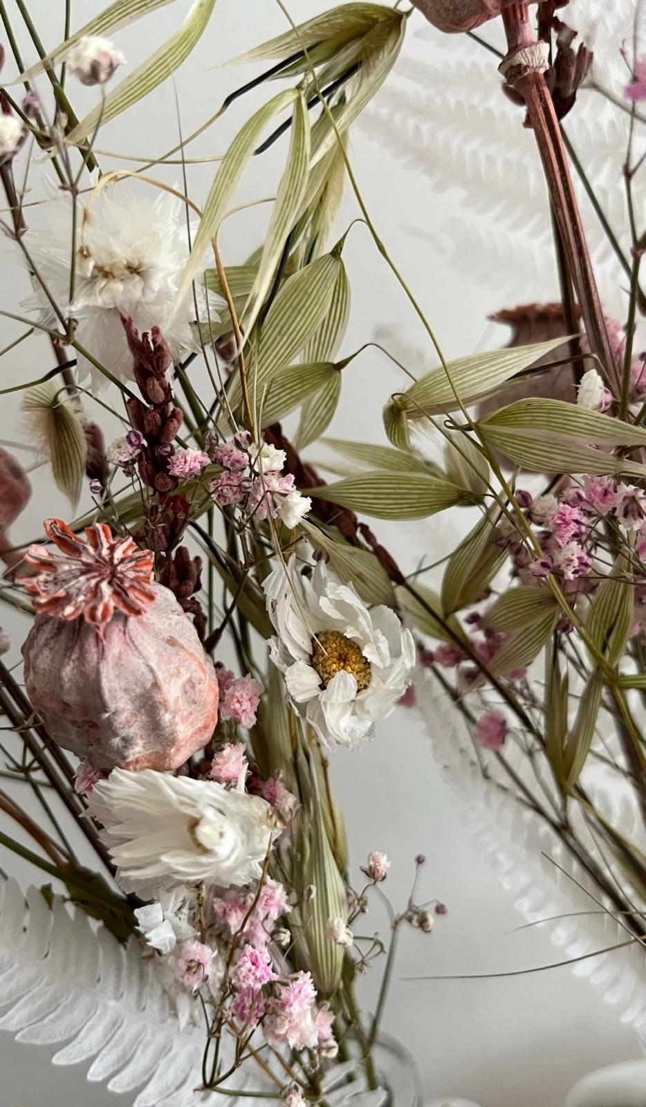 Holzbrett mit Nagelkranz