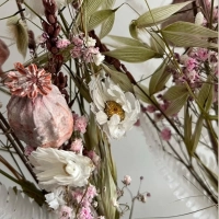 Holzbrett mit Nagelkranz